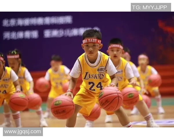 《篮球场上的拼搏与荣耀：一位篮球运动员的成长与奋斗之路》