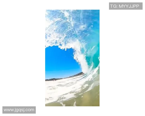 跳水运动的魅力与挑战：探索水下世界中的极限美学与技术突破