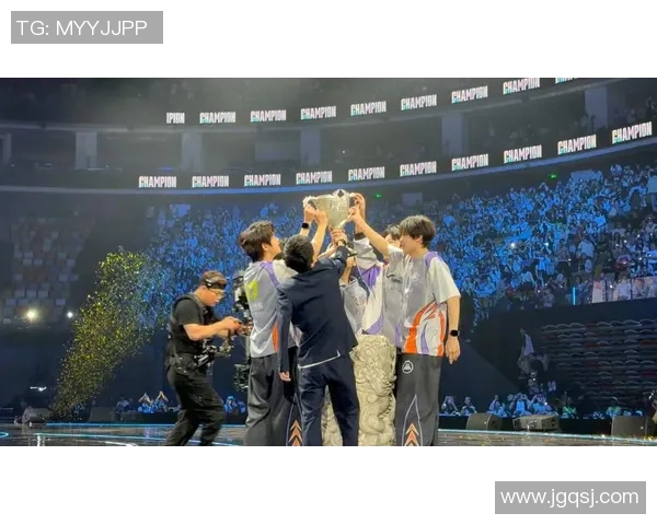 重庆狼队勇夺荣耀再攀巅峰展现王者实力引领电竞新风潮